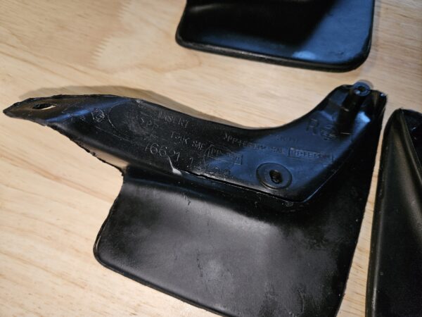 Toyota Supra JZA80 1993-2002 Mud Flaps 76621-14120 &  76622-14120 – Bild 2